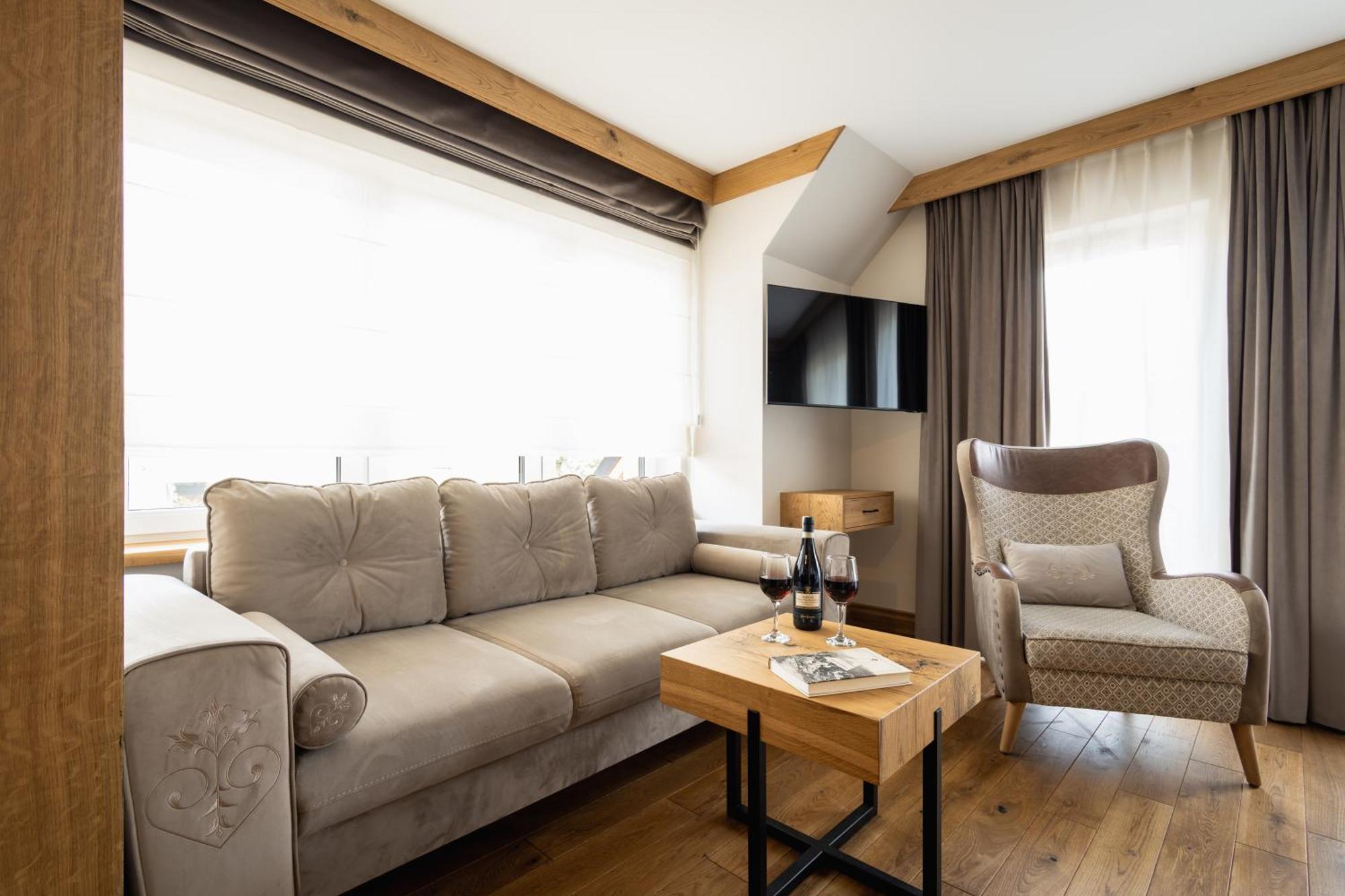 Merynos Aparthotel
